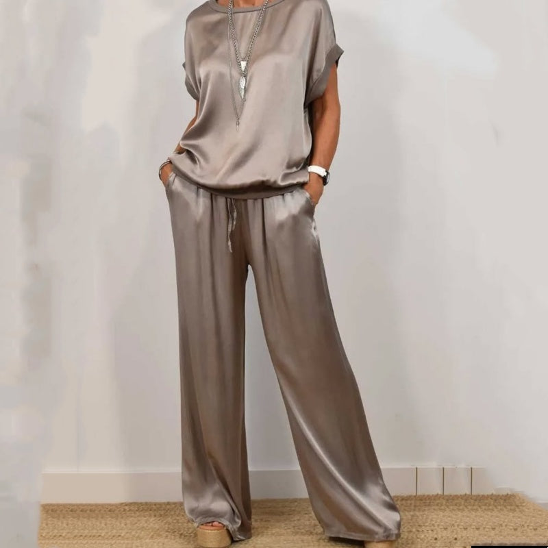 Timeless 2-Piece Women's Dress Suit