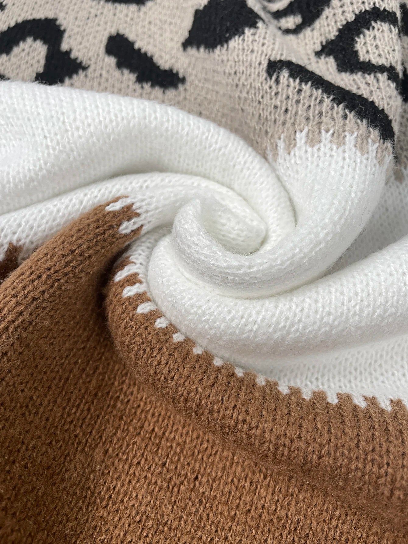 Fashionable Animal Pattern Knit Sweater