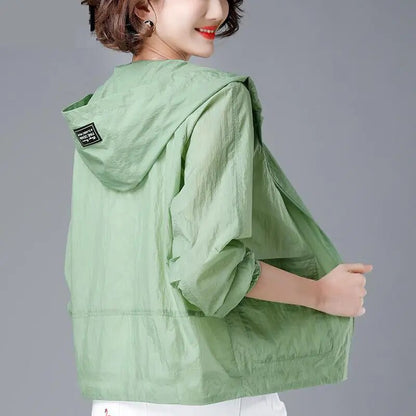 Slim Fit Women's Water Resistant Windbreaker Jacket