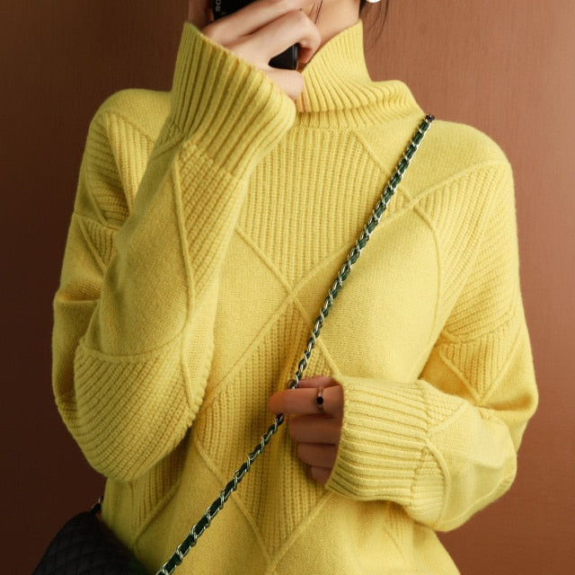 Soft Women's Winter Turtleneck Sweater - OutfitLondon